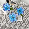 Künstliche 3-köpfige Lilie in blau-violettem Farbverlauf für die Wohndeko - Blau