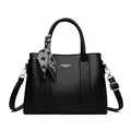 Elegante borsa a mano in pelle nera con foulard in seta e tracolla regolabile - Nero