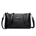 Borsa a tracolla classica in pelle nera trapuntata con logo a forma di canguro - Nero