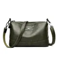 Sac bandoulière en cuir vert foncé avec trois compartiments zippés et logo - Vert
