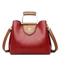Dunkelweinrote Messenger-Tasche aus Wachsleder mit Metallgriff und verstellbarem Riemen - Rot