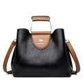 Elegante Messenger-Tasche aus schwarz-braunem Leder mit Goldlogo und Metallgriff - Schwarz