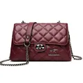 Sac bandoulière chic en cuir bordeaux avec motif matelassé et chaîne argentée - Bordeaux