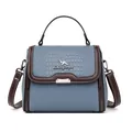 Borsa a mano blu e marrone con trama a coccodrillo e logo canguro argentato - Blu