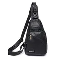 Sac de poitrine multicouche en cuir PU noir pour homme avec trois poches zippées en métal - Noir