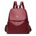 Schicker burgunderroter Lederrucksack für Damen mit Känguru-Logo und großen Fächern - Rot