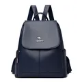 Dunkelblauer Damenrucksack aus Leder mit Känguru-Logo und strukturierter Optik - Blau