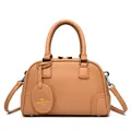 Sac Boston chic en cuir marron clair avec poignée supérieure et bandoulière - Biscuit