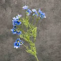 Künstliche tiefblaue Kosmos-Blume mit gelben Staubblättern für die moderne Heimdekoration - Blau