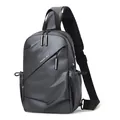 Sac bandoulière gris foncé en tissu technique imperméable avec sangle ajustable - Gris