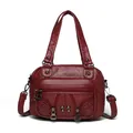 Sac à main bordeaux en cuir lavé avec clous punk et détails tissés à la main - Style Moto (838-4) / Rouge