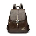 Mochila vintage de cuero encerado marrón oscuro para mujer con dije de gato y logo canguro - Marrón