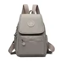 Mochila minimalista de nailon gris con solapa grande y tejido impermeable para mujer - Púrpura Grisáceo