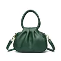 Borsa a nuvola arricciata verde scuro in pelle testurizzata e dettagli dorati - Verde