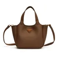 Braune Mini-Tragetasche aus Leder mit Litschi-Struktur, Metalllogo und abnehmbarem Gurt - Braun