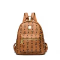 Brauner Rucksack mit Bärendruck und Kunstleder in Litschitextur mit goldener Hardware - Kleines Braun