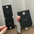 Tarjeta de exhibición negra premium con orificio para pinzas de pelo y accesorios - Estilo de Tarjeta Plegable Negra