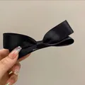 Elegante fermaglio per capelli con fiocco in raso nero e trama raffinata - Fermaglio a Becco d'Anatra Fiocco Nero 3D