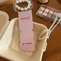 Tarjeta rosa para exhibir joyas con logo PURPLE.C y agujero para accesorios - Estilo de Tarjeta Plegable Púrpura