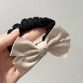 Elegante beige dubbellaagse strik haarelastiek met zwart fluwelen bandje - Abrikoos