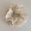 Eleganter weißer bestickter Lochspitze-Haargummi mit mehrlagigem Rüschendesign für Damen - Aprikose