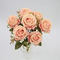 Ramo realista de 7 rosas de terciopelo color albaricoque en un jarrón de cristal - Champán Rosa