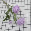 Ramo di rosa viola artificiale con due teste e bocciolo su tessuto a quadretti - Viola Chiaro