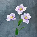 Drei-köpfige künstliche Tulpe in Lavendelviolett mit naturgetreuen Blüten und grünen Blättern - Hellviolett