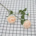 Ranuncolo artificiale a tre teste crema su tessuto a scacchi per decorazione domestica - Champagne