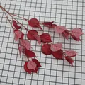 Künstlicher Bodhiblatt-Zweig mit realistischen dunkelroten und blassrosa Herbstblättern - Rot