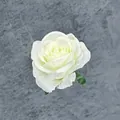 Testa di rosa artificiale in velluto bianco con foglie per decorazione di nozze - Bianco