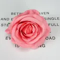 Testa di rosa artificiale rosa in seta con petali multistrato per decorazioni nuziali - Rosa Acceso