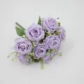 Lavendel-Lila Seidenrosenstrauß mit grünen Blättern für Heim- und Hochzeitsdeko - Herbstviolett