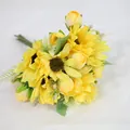 Kunstmatig boeket met gele zonnebloemen en rozenknoppen voor tafeldecoratie in huis - Geel