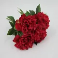 Bouquet di seta rosso vibrante con cinque grandi teste di peonia artificiali e foglie - Rosso