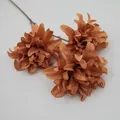 Tre fiori di dalia artificiali color caramello in seta per decorazione floreale nozze - caffè