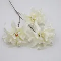 Dalias artificiales blancas de tres cabezas con pétalos realistas y tallo marrón - Blanco