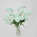 Bouquet de chrysanthèmes artificiels vert clair dans un vase en verre strié - Bleu