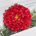 Künstliche 20cm rote Pfingstrosenblüte aus Seide mit gelben Staubblättern für DIY Kopfschmuck - Rot
