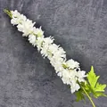 Einzelner Stiel weiße künstliche Ritterspornblume mit realistischen Blüten und Blättern - Weiß