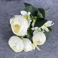 Ramo de rosas blancas artificiales con hojas verdes para bodas y decoración hogar - Blanco