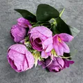 Bouquet de roses et pivoines artificielles mauves avec feuillage décoratif - Violet
