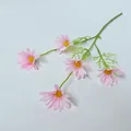 Künstlicher rosa Gänseblümchenzweig mit fünf realistischen Blüten und grünen Blättern - Rosa