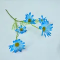 Einzelner künstlicher blauer Gänseblümchen-Stiel mit fünf Blüten für die Dekoration - Blau