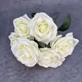 Bouquet singolo di dieci rose finte in seta bianco avorio con realistiche foglie verdi - Acacia Rose (White)
