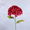 Dunkelrote künstliche Hortensie mit Seidenblüten und grünen Blättern für Dekoration - Rot