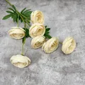 Rama de camelia ranúnculo artificial de 7 cabezas en blanco champán para bodas - Champaña