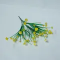 Ramo de eucalipto artificial amarillo vibrante con pétalos de capas para decoración - Camelia Amarilla