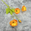 Ramo di papavero arancione artificiale con tre fiori di seta e un bocciolo decorativo - Arancione