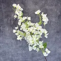 Rama de buganvilla artificial con flores de seda blancas y hojas verdes decorativas - Blanco